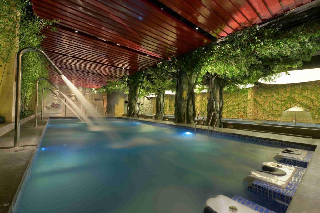 Kingrand Hotspring Hotel Пекин Екстериор снимка